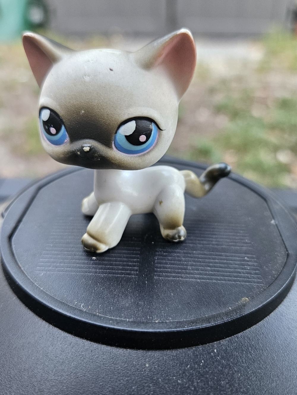Hasbro Littlest Pet Shop Dachshund 932 Pink Eyes LPS Authentic